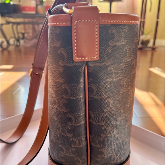 -SOLD- Celine Triomphe bucket bag - Picture 4 of 12